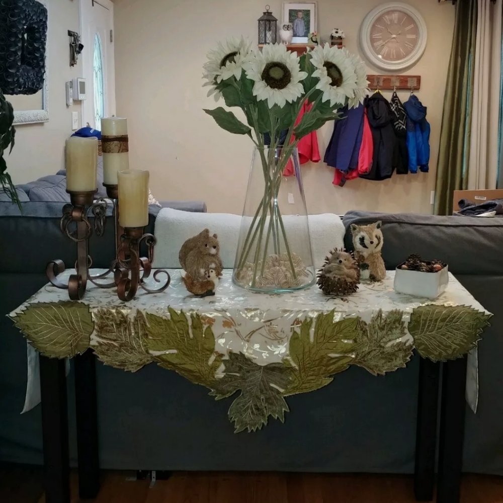 Pier 1 Import Fall Harvest Table Runner Mantal Gold Leaves PierOne $59.95